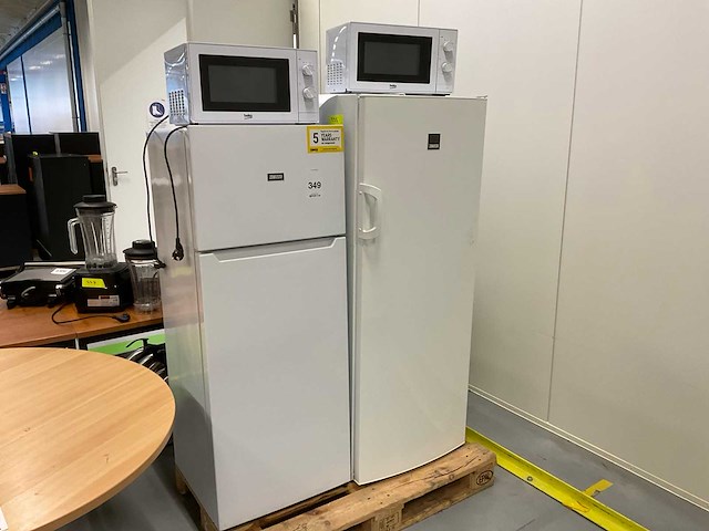 Koelkast & magnetron (2x) - afbeelding 1 van  6