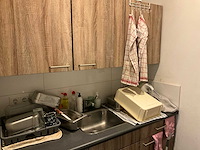 Koelkast, magnetron en diverse keukenbenodigdheden - afbeelding 3 van  5