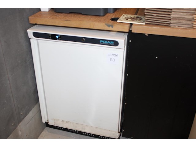 Koelkast met bierbrouwproducten w.o. s-33, be-256, bry-97, glucanase en hop. - afbeelding 1 van  2