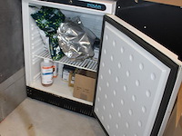 Koelkast met bierbrouwproducten w.o. s-33, be-256, bry-97, glucanase en hop. - afbeelding 2 van  2