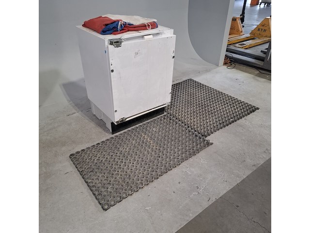 Koelkast, nederlandse vlag en deurmat - afbeelding 2 van  20