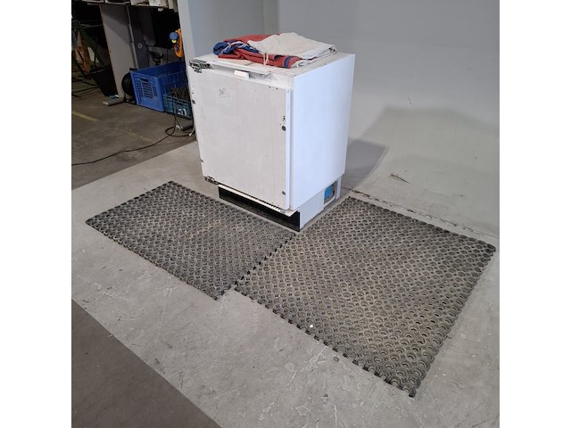 Koelkast, nederlandse vlag en deurmat - afbeelding 3 van  20