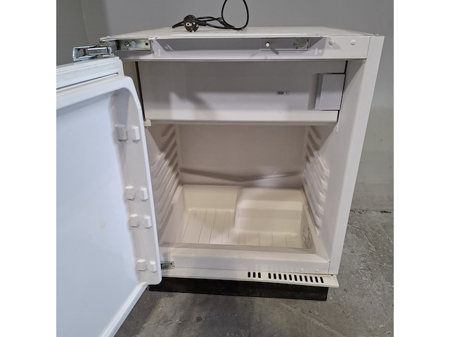 Koelkast, nederlandse vlag en deurmat - afbeelding 9 van  20