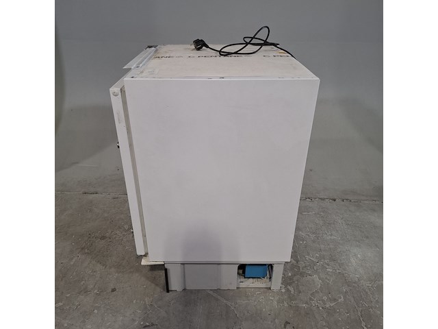 Koelkast, nederlandse vlag en deurmat - afbeelding 11 van  20