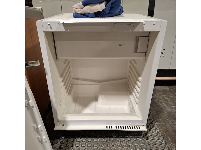 Koelkast, nederlandse vlag en deurmat - afbeelding 12 van  20