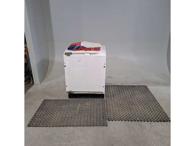 Koelkast, nederlandse vlag en deurmat - afbeelding 20 van  20