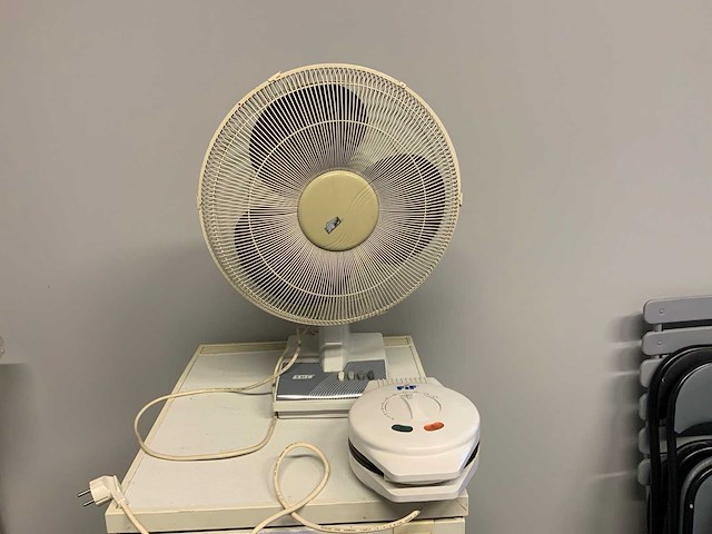 Koelkast, ventilator & wafelijzer - afbeelding 3 van  4