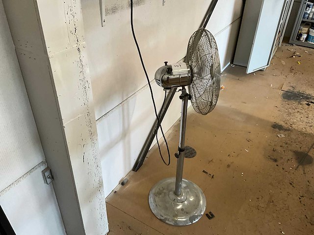 Koelkast,wasmachine en ventilator - afbeelding 8 van  9
