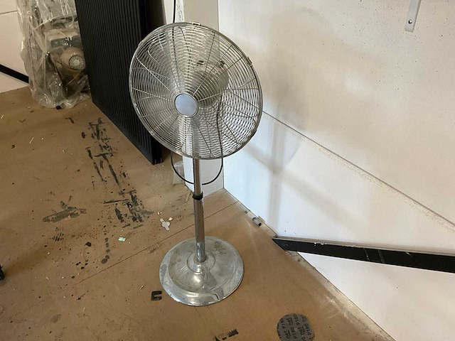 Koelkast,wasmachine en ventilator - afbeelding 9 van  9