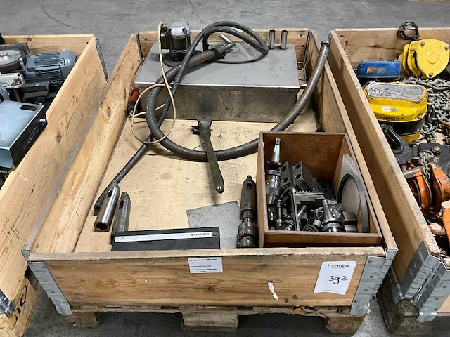 Koelmiddel tank en divers - afbeelding 1 van  7