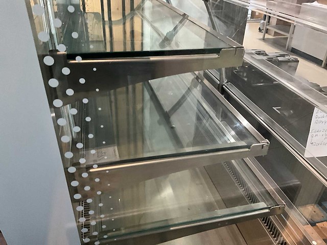 Koelvitrine voor presentatie o.a. gebak, koude producten - afbeelding 3 van  9