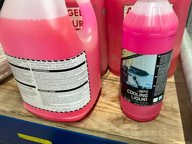 Koelvloeistof - afbeelding 2 van  2