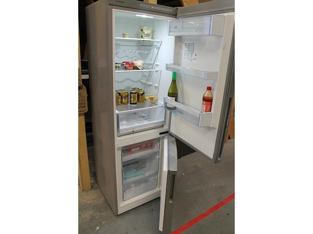 Koelvriescombinatie bosch fd9108. afmeting 60 x 63 x 186 cm. - afbeelding 3 van  3