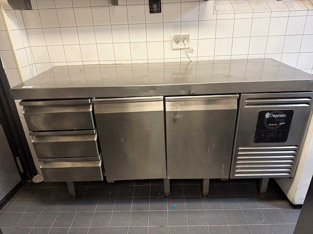 Koelwerkbank met dubbel deur koeling en gekoelde lades - afbeelding 1 van  7