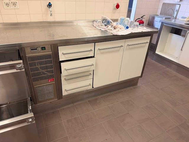 Koelwerkbank met onderkast 347cm - afbeelding 2 van  7