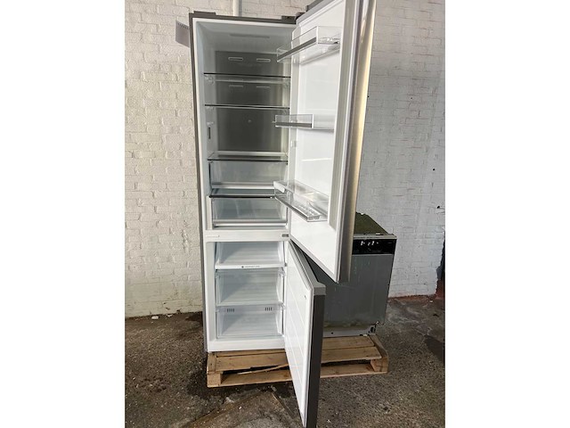 Koenic kfk 611 b nf in koelkast | siemens sn636x08ie vaatwasser - afbeelding 2 van  7