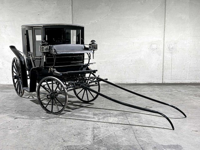 Koets berline klassieke paardenkoets - afbeelding 4 van  34