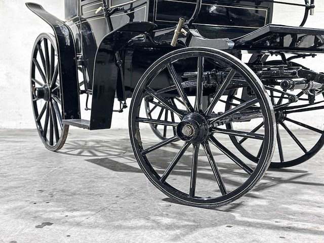 Koets berline klassieke paardenkoets - afbeelding 6 van  34