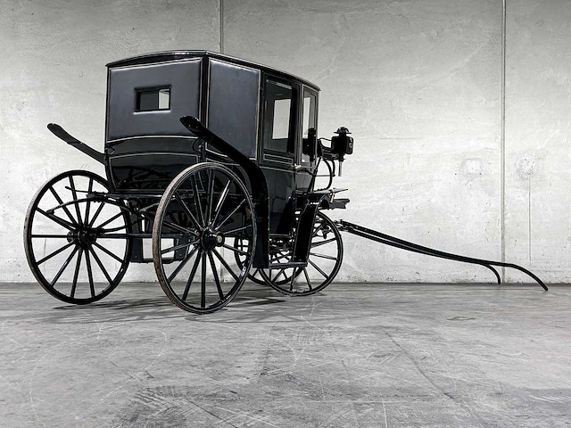 Koets berline klassieke paardenkoets - afbeelding 8 van  34