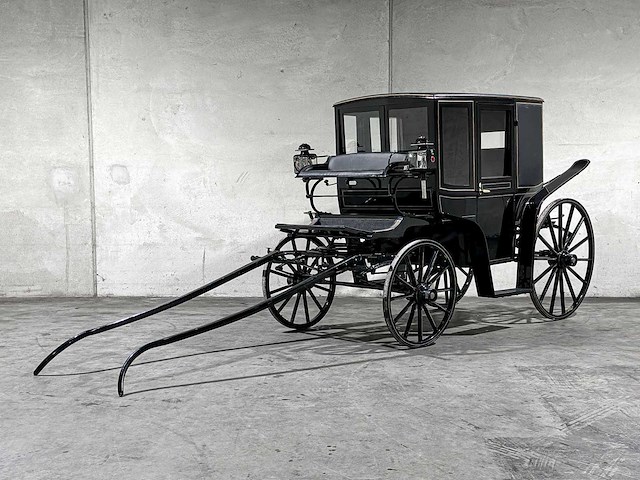 Koets berline klassieke paardenkoets - afbeelding 1 van  34