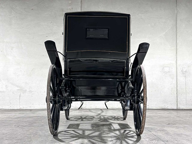 Koets berline klassieke paardenkoets - afbeelding 13 van  34