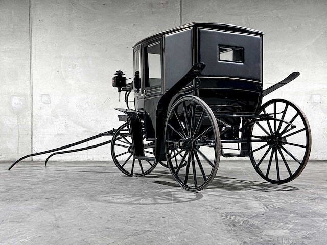 Koets berline klassieke paardenkoets - afbeelding 15 van  34