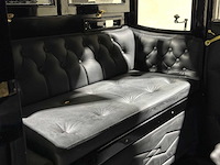 Koets berline klassieke paardenkoets - afbeelding 21 van  34