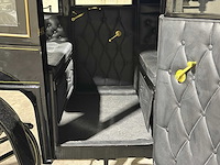 Koets berline klassieke paardenkoets - afbeelding 22 van  34