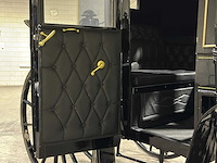 Koets berline klassieke paardenkoets - afbeelding 26 van  34