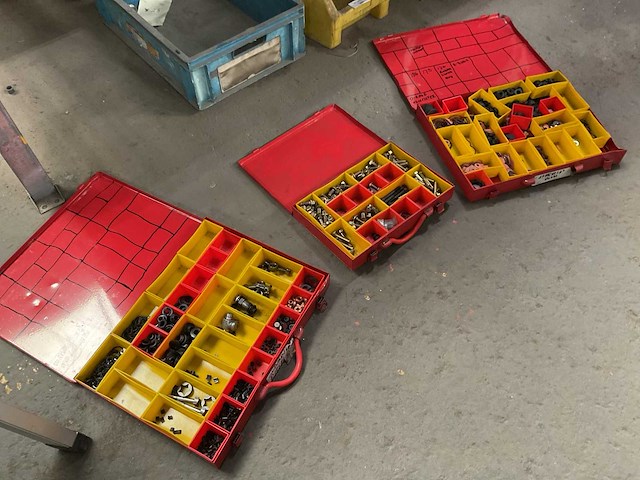 Koffer diverse onderdelen (3x) - afbeelding 1 van  5