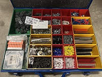 Koffer met diverse schroeven en klemmen - afbeelding 2 van  6