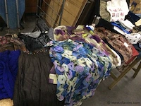 Koffer met inhoud vnl blouses