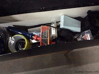 Koffer met inhoud - afbeelding 2 van  3