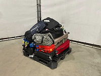 Koffers en weekend tassen met onbekende inhoud - afbeelding 1 van  5