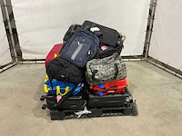 Koffers en weekend tassen met onbekende inhoud - afbeelding 3 van  5