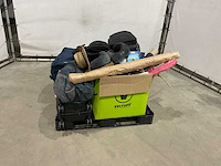 Koffers en weekend tassen met onbekende inhoud - afbeelding 3 van  5