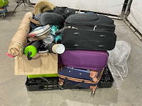 Koffers en weekend tassen met onbekende inhoud - afbeelding 5 van  5