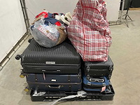 Koffers en weekend tassen met onbekende inhoud - afbeelding 4 van  5