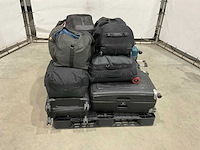 Koffers en weekendtassen met onbekende inhoud - afbeelding 3 van  6