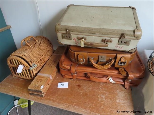 Koffers, mandje en sigarenmal - afbeelding 1 van  3