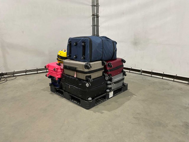 Koffers met onbekende inhoud - afbeelding 1 van  5