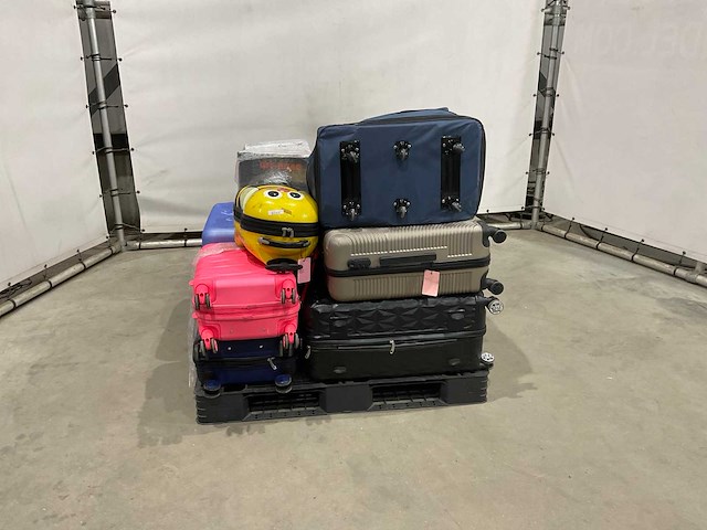 Koffers met onbekende inhoud - afbeelding 3 van  5