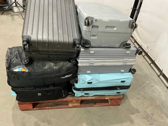 Koffers met onbekende inhoud - afbeelding 3 van  5