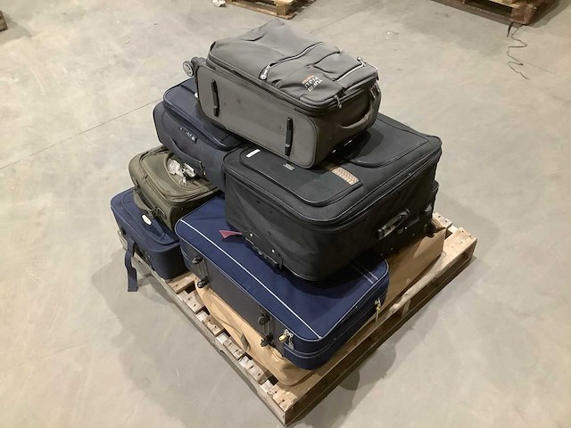 Koffers met onbekende inhoud - afbeelding 1 van  3