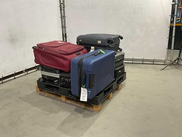 Koffers met onbekende inhoud - afbeelding 1 van  2