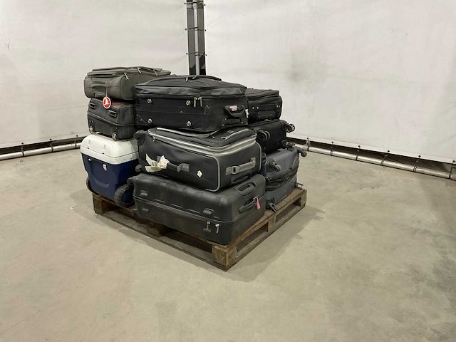 Koffers met onbekende inhoud - afbeelding 1 van  5