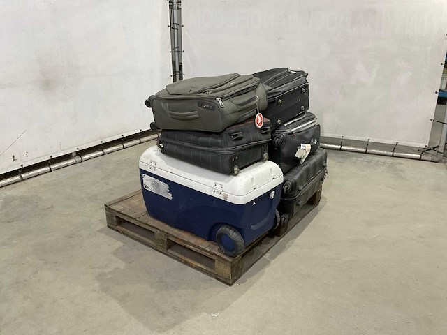 Koffers met onbekende inhoud - afbeelding 2 van  5