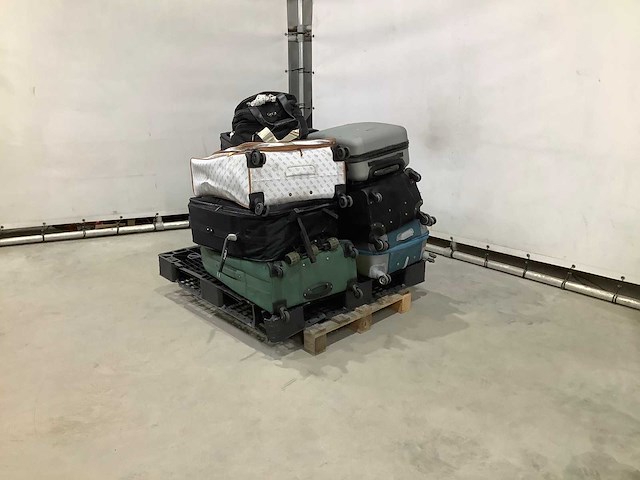 Koffers met onbekende inhoud - afbeelding 1 van  5