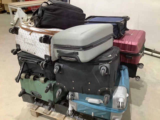 Koffers met onbekende inhoud - afbeelding 4 van  5