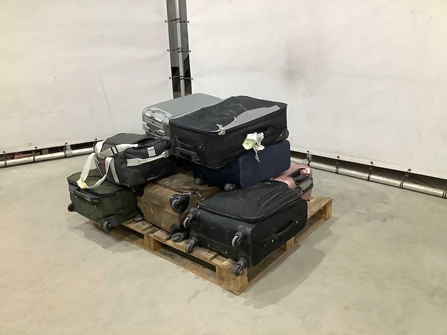 Koffers met onbekende inhoud - afbeelding 1 van  5